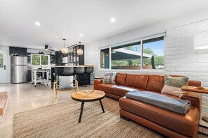 Fernseher, Kamin, Arbeitsbereiche