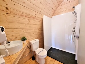 Shower, hair dryer, towels - Nomad Harmonia: Beautiful cozy and familiar bungalow (L'Escala)