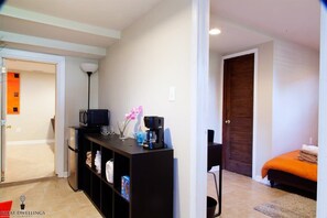 1 bedroom, iron/ironing board, WiFi, bed sheets - 1BR Oasis near Takoma Metro, Minutes to Capital (Washington DC)