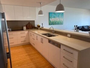 Fridge, microwave, oven, stovetop - 4A Franklin Pde Encounter Bay - Linen & Wi-Fi (Victor Harbor)