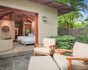 Terrace/patio - Relax in this OceanView Estate w/ Lava stone-lined Infinity Pool & Private Spa (Kailua Kona)