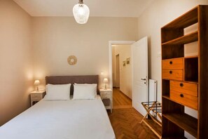 2 chambres, fer et planche à repasser, Wi-Fi, draps fournis