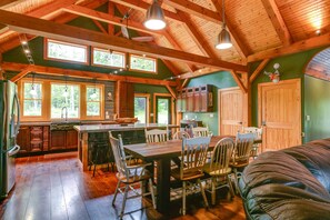 Dining - Pond's Edge Lodge- Your Premier Wellsboro Escape (Charleston Township)