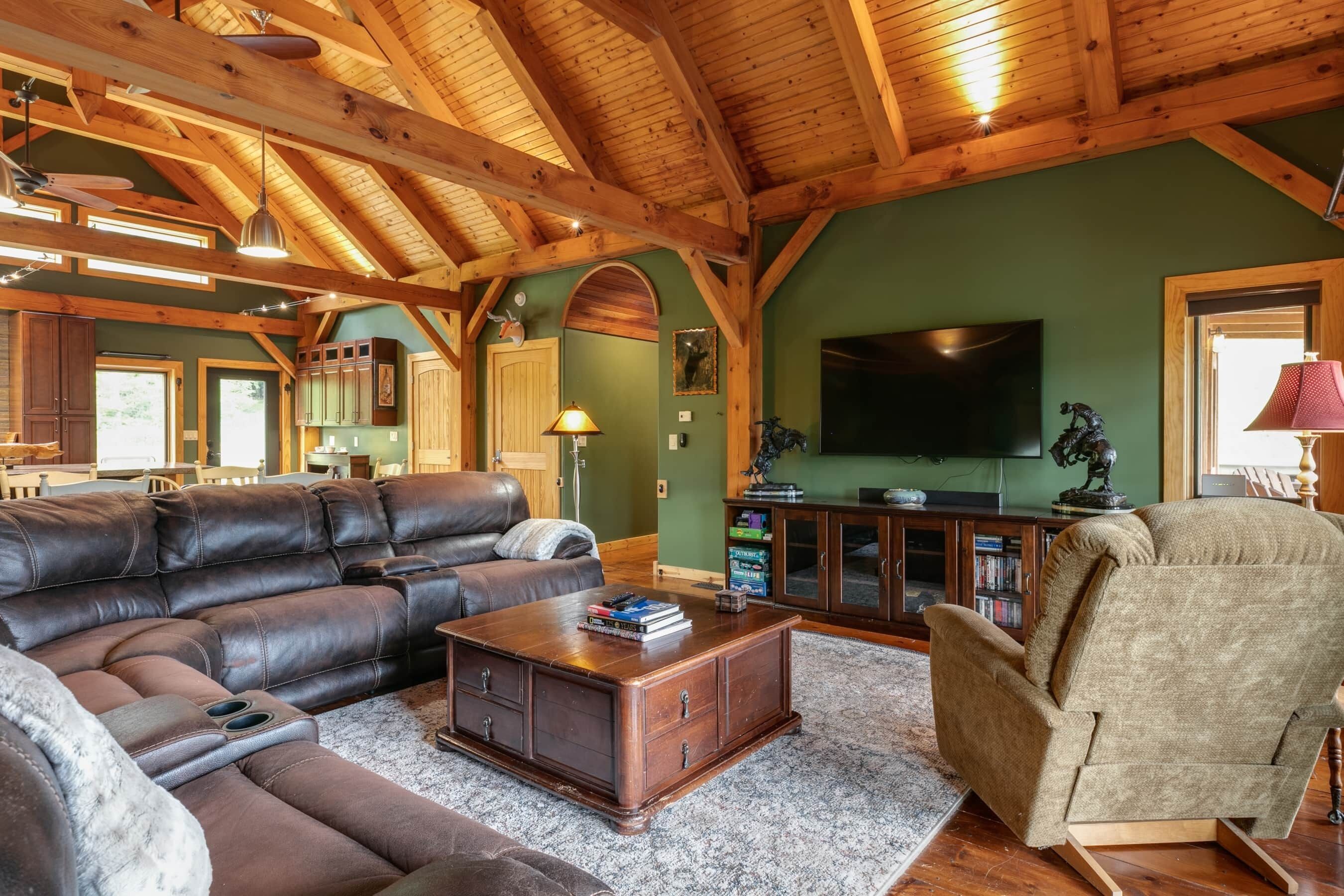 Pond's Edge Lodge- Your Premier Wellsboro Escape - Wellsboro, PA