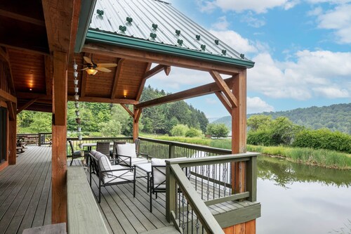 Pond's Edge Lodge- Unforgettable Wellsboro Retreat