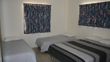 3 Schlafzimmer, BĂŒgeleisen/BĂŒgelbrett, Internetzugang, BettwĂ€sche