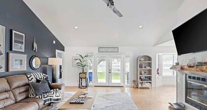 Marble Falls Lakefront Paradise w/Fire Pit!