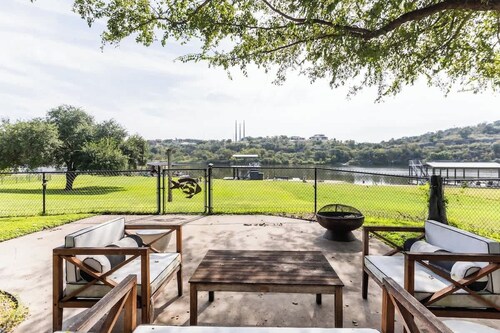 Marble Falls Lakefront Paradise w/Fire Pit!