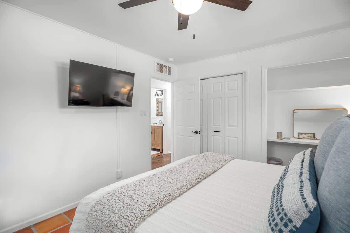 2 bedrooms, iron/ironing board, WiFi (free), bed sheets