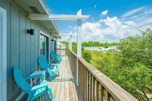 Condo, 2 Bedrooms | Property grounds