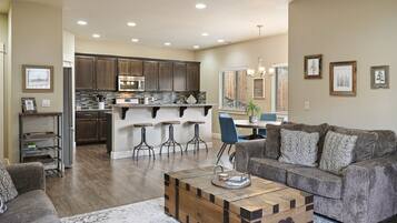 House, 3 Bedrooms | Living area