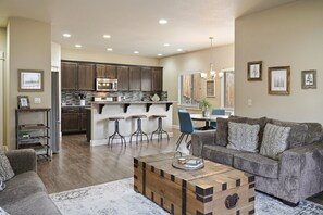 Living area - Geary Getaway 3 Bedroom Home by RedAwning (Bend)