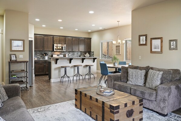 House, 3 Bedrooms | Living area