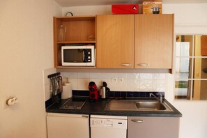 Kühlschrank, Mikrowelle, Geschirrspüler