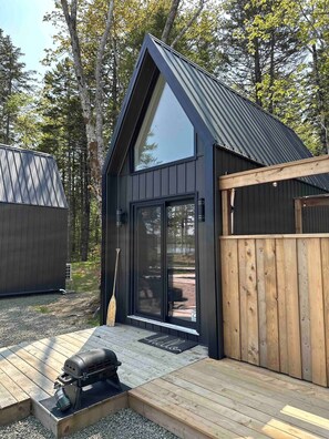 Terrace/patio - “Tiny Four” (Private Hot Tub) (Meteghan River)