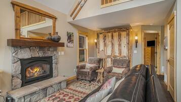 Condo, 2 Bedrooms | Living area