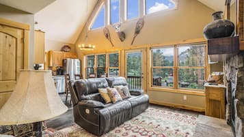 Condo, 2 Bedrooms | Living area