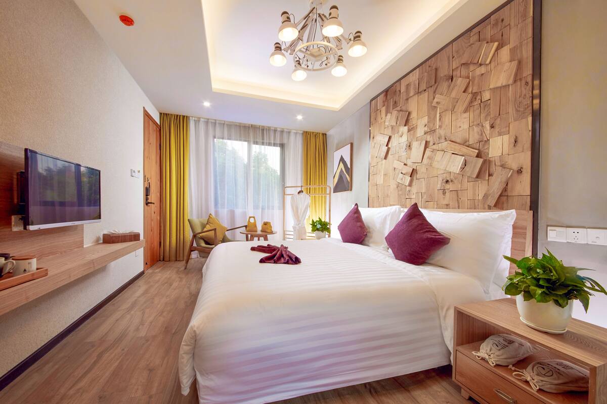 Phòng đôi Senior, 1 giường cỡ queen, bồn tắm, quang cảnh sân vườn | Truy cập Internet không dây miễn phí, bộ trải giường 