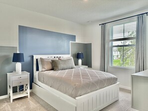 3 quartos, ferros/tábuas de passar roupa, berço de viagem