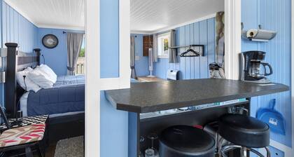 Romantic, Walk to town and beach, Private (ArchView)