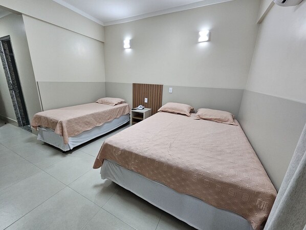 Basic Apartment | 1 bedroom, desk, free WiFi, bed sheets