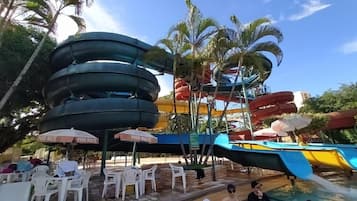 3 piscinas externas