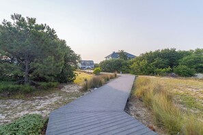 المنطقة المحيطة بالمنشأة