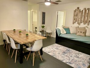 Dining - Winter Park Citrus Escape; sleeps 8, relaxing pool, family & pet friendly (Winter Park)