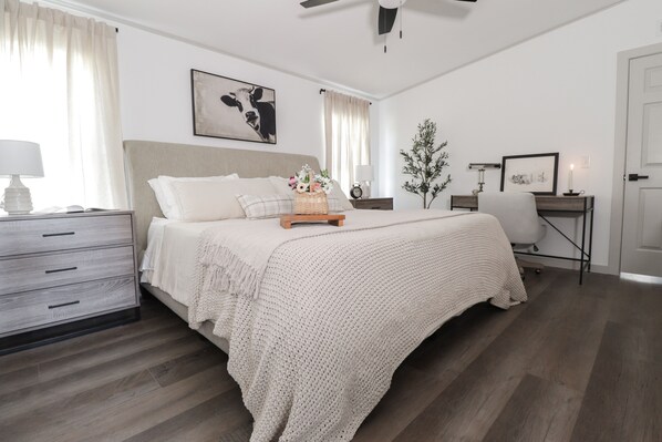 3 makuuhuonetta, silitysrauta/-lauta, ilmainen Wi-Fi, vuodevaatteet