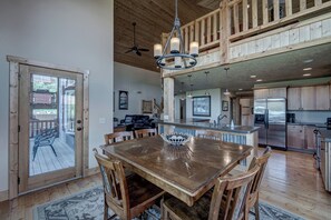 Luxury-Chalet, 3 Schlafzimmer, Bergblick | Esszimmer