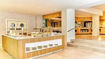 Desayuno buffet (EUR 20 por persona)