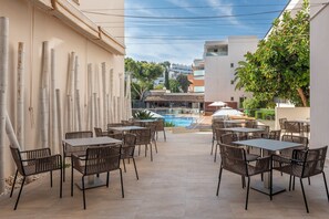Terrace/patio - Leonardo Suites Hotel Mallorca Calvia (Calvia)