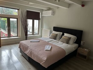 Premium-Doppelzimmer, 2 Einzelbetten, Nichtraucher | Zimmersafe, schallisolierte Zimmer, kostenloses WLAN, Bettwäsche