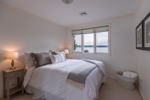 5 slaapkamers, een bureau, een strijkplank/strijkijzer, gratis wifi