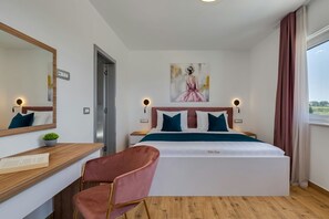 Villa, 4 chambres, piscine privée, vue montagne | 4 chambres, lits bébé (gratuits), draps fournis