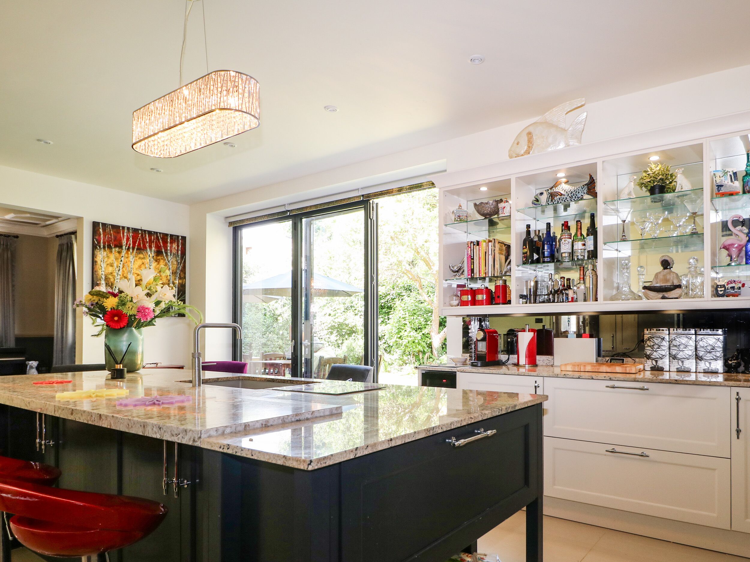 Tủ lạnh, máy rửa bát, ấm điện, lò nướng bánh mì 