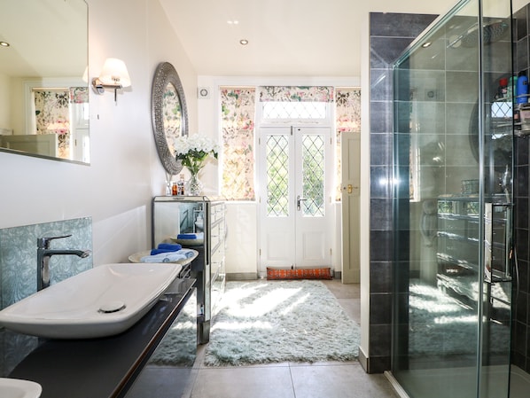 Shower - The Hideaway (Hove)