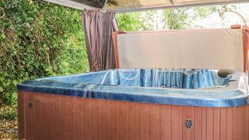 Bañera de hidromasaje exterior