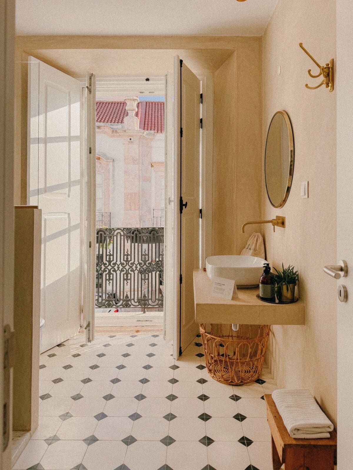 Secador de pelo, pantuflas