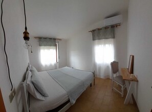 2 Schlafzimmer, Bügeleisen/Bügelbrett, Reisekinderbett, Bettwäsche