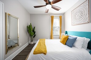 1 habitación, tabla de planchar con plancha, wifi gratis y ropa de cama