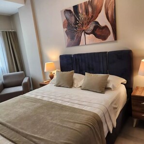 2 habitaciones, tabla de planchar con plancha, wifi y ropa de cama 