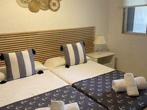 1 bedroom, iron/ironing board, travel cot, free WiFi - Homely Home Paseo Maritimo Edificio Eden Roc (Marbella)