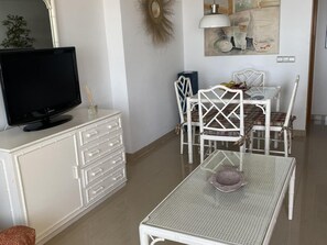 Dining - Homely Home Paseo Maritimo Edificio Eden Roc (Marbella)