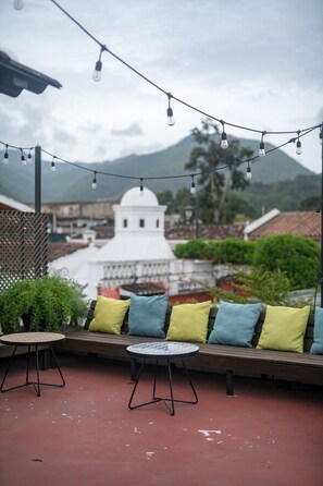 Terrace/patio - Barbaras Boutique Hostel (Antigua Guatemala)