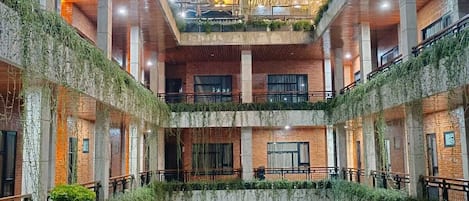 2 albercas al aire libre