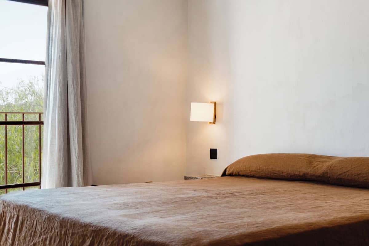 Double Room | Bathroom | Shower, rainfall showerhead, hair dryer, bathrobes