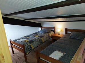 2 bedrooms, iron/ironing board, free WiFi