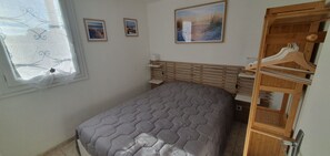 2 bedrooms, iron/ironing board, free WiFi
