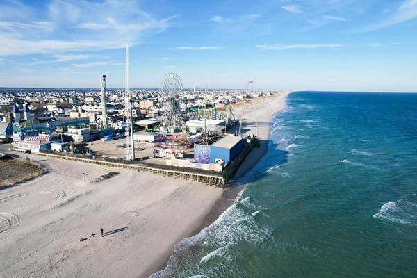 Plage à proximité, chaises longues, serviettes de plage